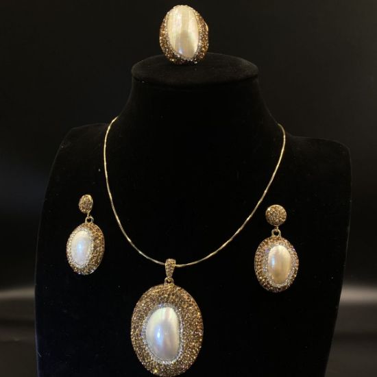 Picture of original design 18K Handmade Non-Fading Irregular Natural Pearl Mabe Shell Set with Czech Rhinestones, Handcrafted Jewelry in European and American Style.#necklace #original #necklace #earrings #ring